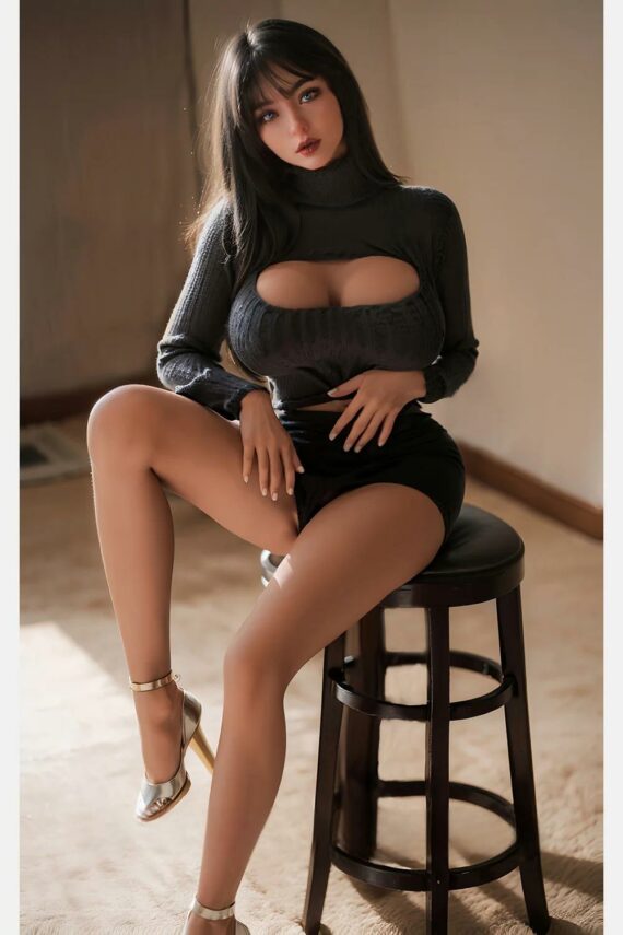 Laura-Mills-161cm-Realistic-BBW-Sex-doll-with-black-hair-1